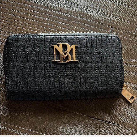 Badgley Mischka Handbags - Badgley Mischka Black Quilted Design Leather Wallet with Gold Accents 🚩